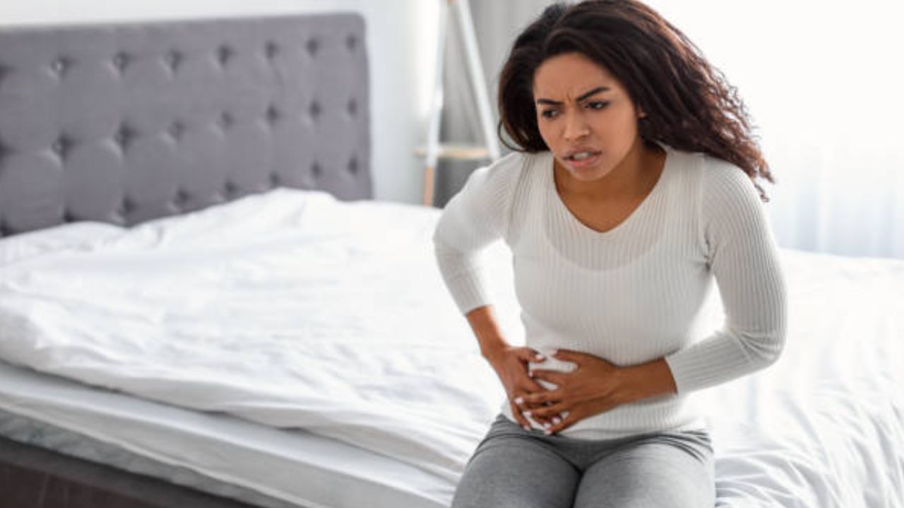 মহিলাদের একটি বড় সমস্যা হল, পলিসিস্টিক ওভারি সিনড্রোম (PCOS)। এটি এমন একটি অবস্থা, যেখানে ওভারি অস্বাভাবিক ভাবে পুরুষ হরমোন আন্ড্রোজেন উৎপাদন করে, যা মহিলাদের শরীরে কম পরিমাণে থাকে