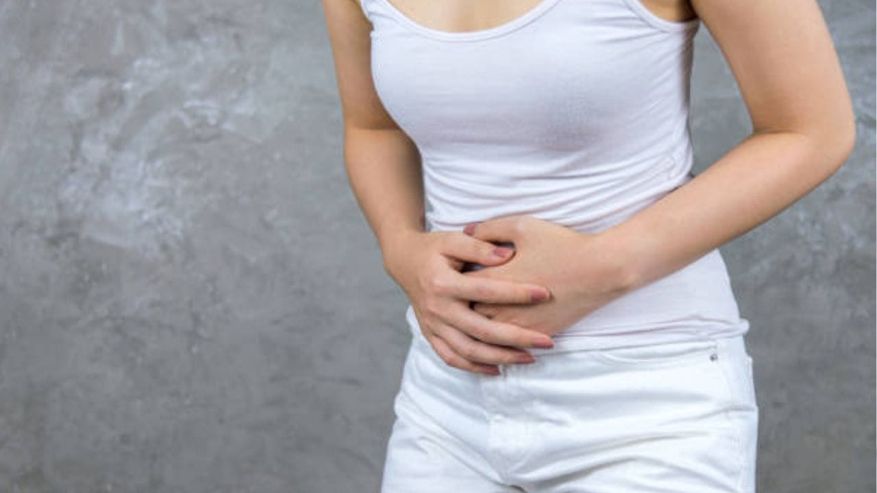 PCOS -এর সমস্যা বাড়লে পেশিতে টান ধরা, তলপেটে ব্যথা এবং গর্ভধারণের সমস্যা হয়। এছাড়া ফ্যাটি অ্যাসিড এবং প্রদাহজনক যৌগ নির্গত হয়। যার ফলে হজমের সমস্যা, প্রদাহজনিত সমস্যা-সহ শরীরে নানা ধরনের সমস্যা দেখা দেয় 