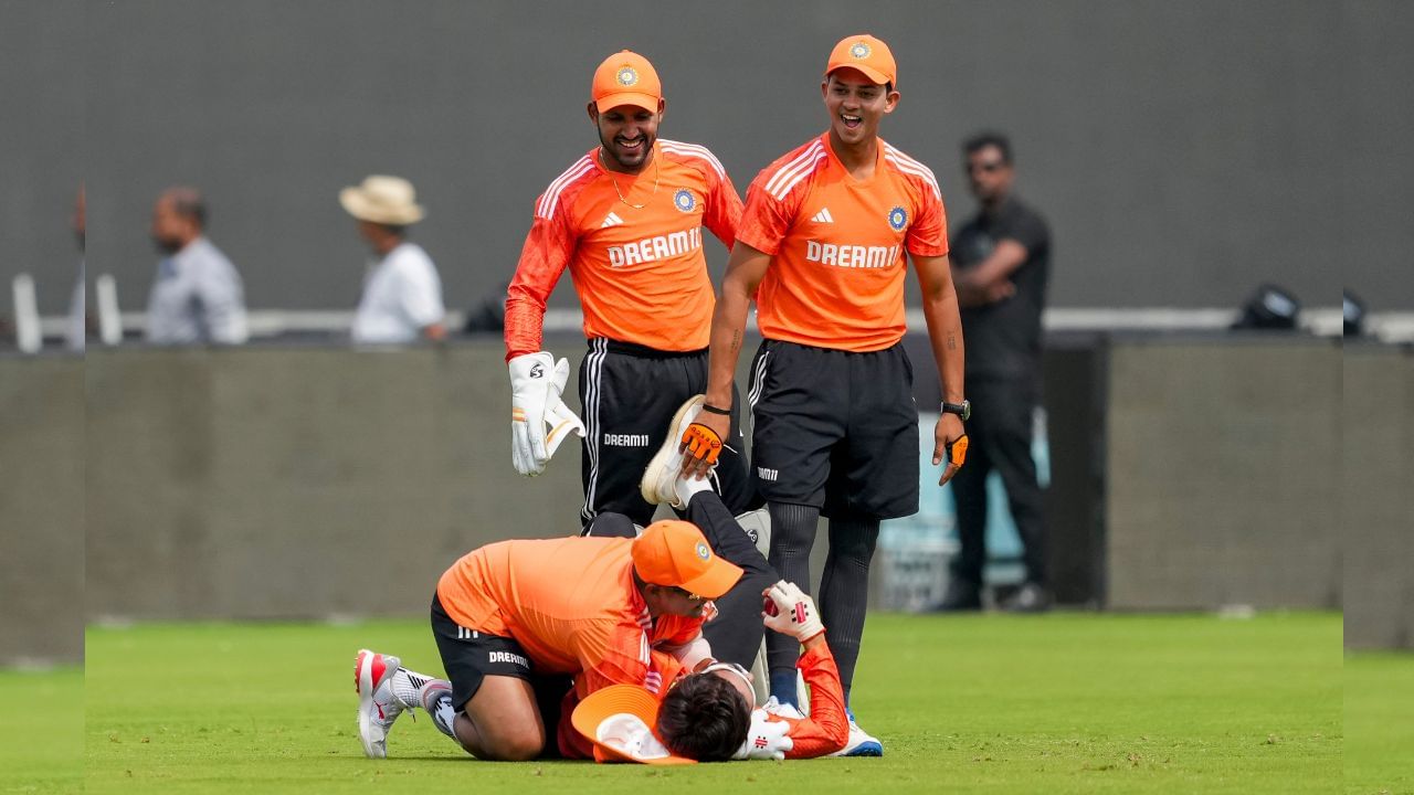 Practice session for the third test at Rajkot 5