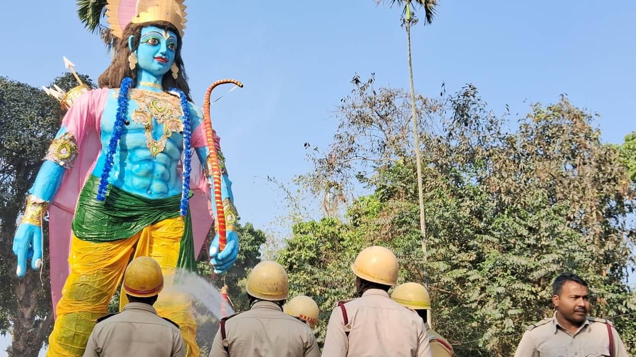 Jalpaiguri: শুক্রে ৫১ ফুটের সরস্বতী, টানাপোড়েন শেষে শনিতে নিরঞ্জন হল ২২ ফুটের রাম মূর্তি, বিদায়বেলায় চোখে জল উদ্যোক্তাদের