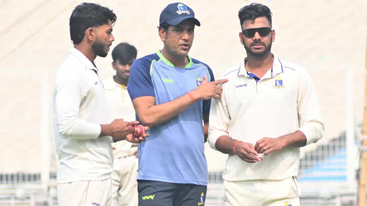 Bengal vs Bihar: বিদায়ী ম্যাচে জয়েই নজর বাংলার কিংবদন্তি মনোজ তিওয়ারির Bengal vs Bihar: বিদায়ী ম্যাচে জয়েই নজর বাংলার কিংবদন্তি মনোজ তিওয়ারির