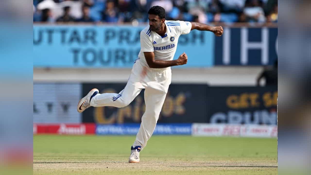 Ravichandran Ashwin: ভারতকে জেতাতে রাজকোটে ফিরছেন অশ্বিন, স্বস্তির ঘোষণা Ravichandran Ashwin: ভারতকে জেতাতে রাজকোটে ফিরছেন অশ্বিন, স্বস্তির ঘোষণা
