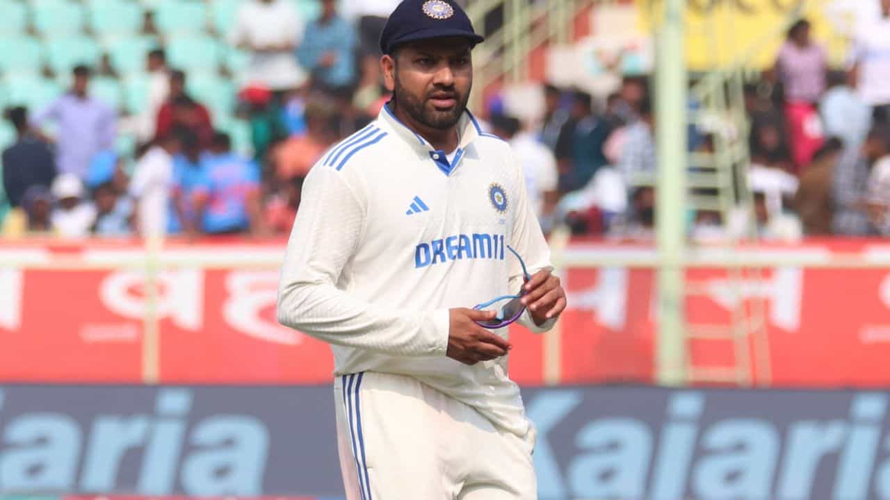 Rohit Sharma: মাঠে কি ঘুরতে এসেছ... স্টাম্প মাইকে ধরা পড়ল রোহিতের গালিগালাজ, ভিডিয়ো দেখেছেন? Rohit Sharma: মাঠে কি ঘুরতে এসেছ... স্টাম্প মাইকে ধরা পড়ল রোহিতের গালিগালাজ, ভিডিয়ো দেখেছেন?