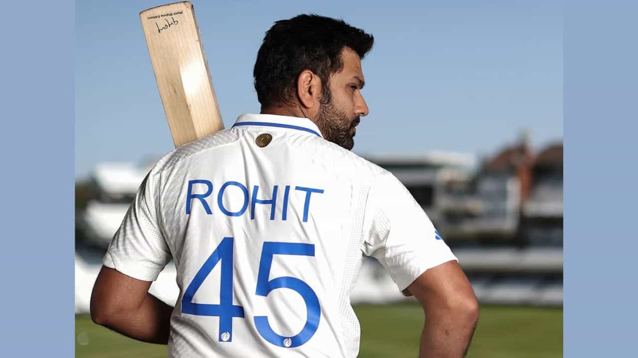 Rohit Sharma: ১৯ বছরে মার্সিডিজ কেনার কথা ভেবেছিলেন রোহিত, হেসে উড়িয়েছিলেন কোচ Rohit Sharma: ১৯ বছরে মার্সিডিজ কেনার কথা ভেবেছিলেন রোহিত, হেসে উড়িয়েছিলেন কোচ