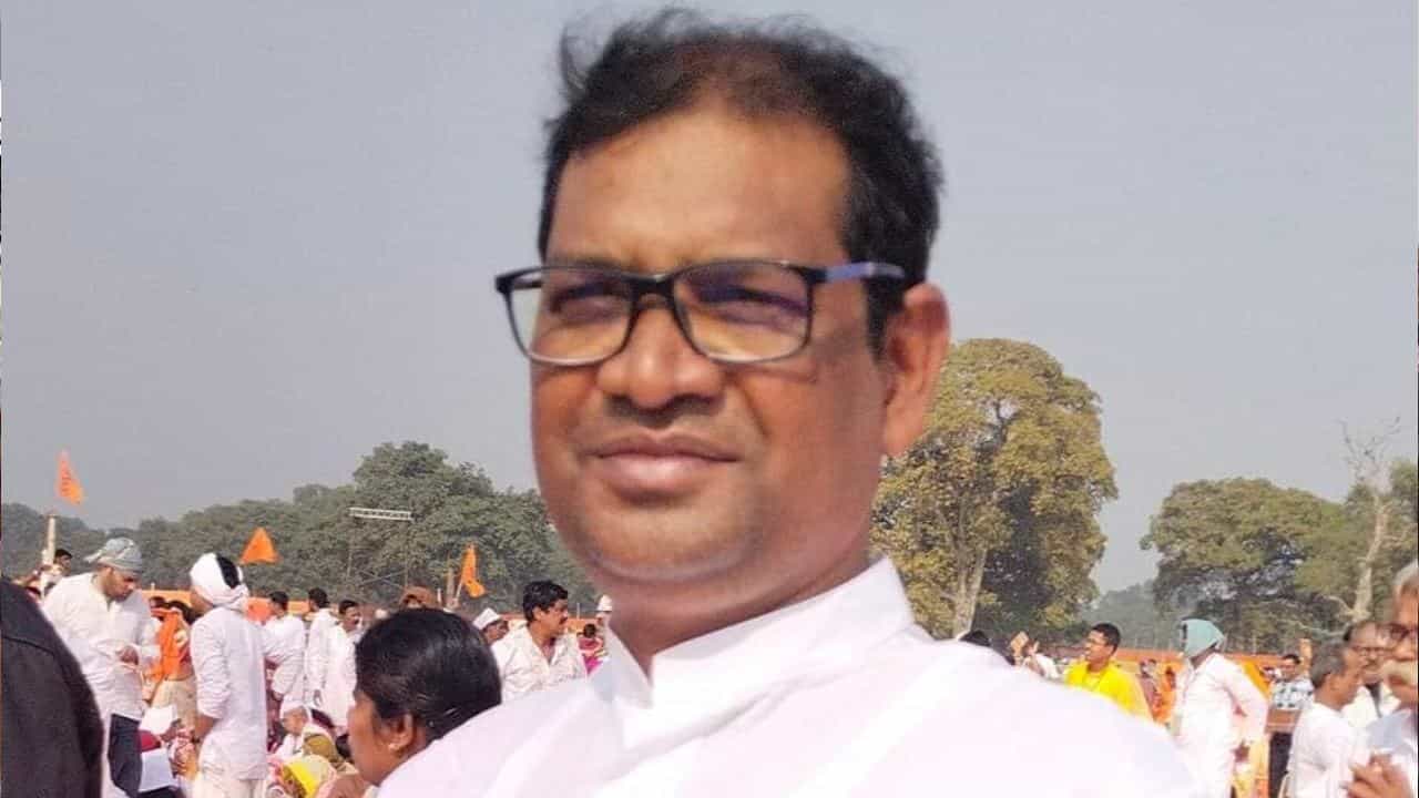 BJP in Sandeshkhali: সন্দেশখালিতে পুলিশের জালে বিজেপির বড় নেতা BJP in Sandeshkhali: সন্দেশখালিতে পুলিশের জালে বিজেপির বড় নেতা