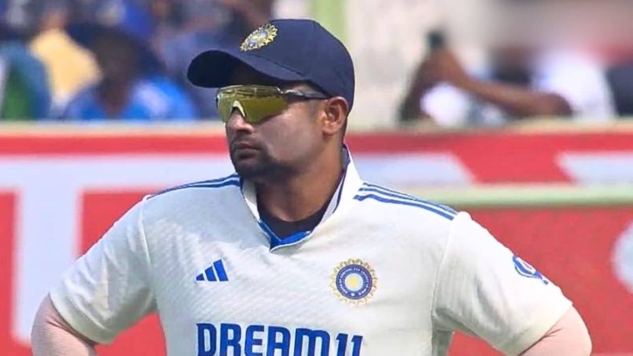 Sarfaraz Khan: বিশাখাপত্তনমে টেস্ট অভিষেক সরফরাজের! মাঠে নেমেই লড়িয়ে দিচ্ছেন জান