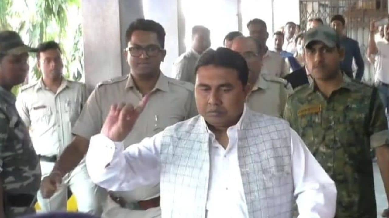 Seikh Sahajahan Arrest: শাহজাহান যেন জামাই রাজা! পুলিশের সাহস নেই ওর হাত ধরার, কোমরে দড়ি পরানো দূরের কথা