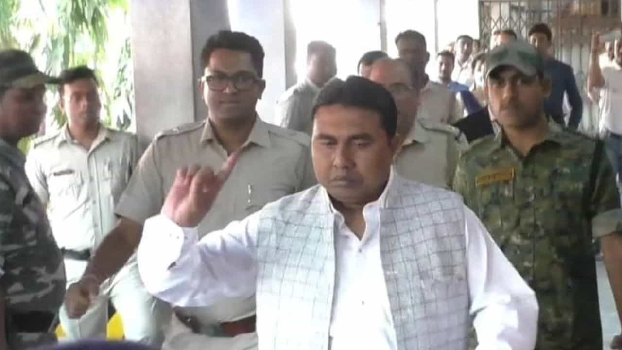Seikh Sahajahan Arrest: 'শাহজাহান যেন জামাই রাজা! পুলিশের সাহস নেই ওর হাত ধরার, কোমরে দড়ি পরানো দূরের কথা' Seikh Sahajahan Arrest: 'শাহজাহান যেন জামাই রাজা! পুলিশের সাহস নেই ওর হাত ধরার, কোমরে দড়ি পরানো দূরের কথা'