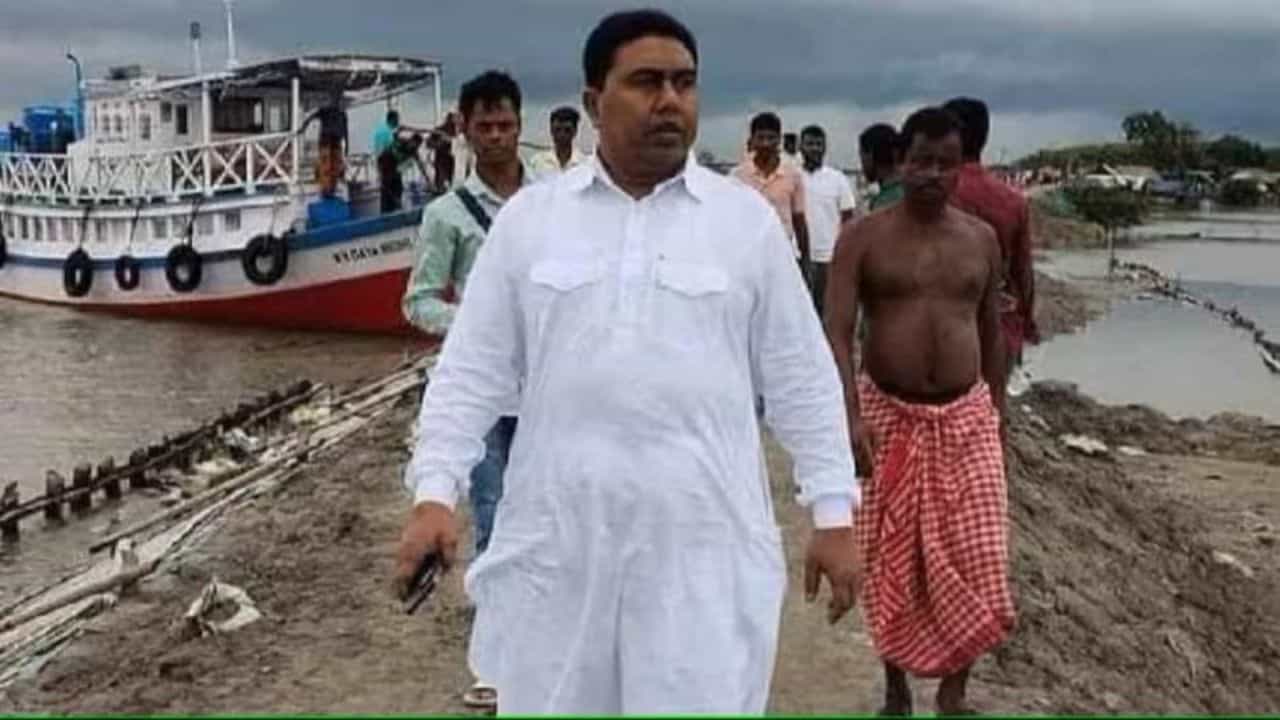 Sheikh Shajahan: ডিজি-র রাত্রিযাপন, এতদিনে সন্দেশখালি থেকে মুছে গেলেন শেখ শাহজাহান Sheikh Shajahan: ডিজি-র রাত্রিযাপন, এতদিনে সন্দেশখালি থেকে মুছে গেলেন শেখ শাহজাহান