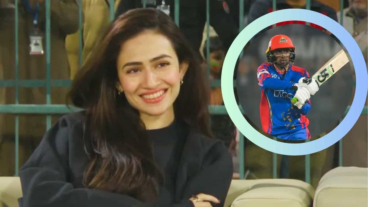 Shoaib Malik: শোয়েব যেন অচেনা, সানা মাঠে নামতেই সুপারহিট PSL Shoaib Malik: শোয়েব যেন অচেনা, সানা মাঠে নামতেই সুপারহিট PSL