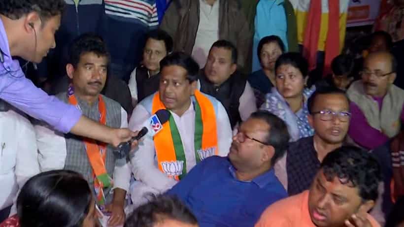 Sukanta Majumdar: ‘ওদের না ছাড়লে সারারাত থাকব’, বসিরহাট এসপি অফিসের সামনে রাতভর ধরনার হুঁশিয়ারি সুকান্তর
