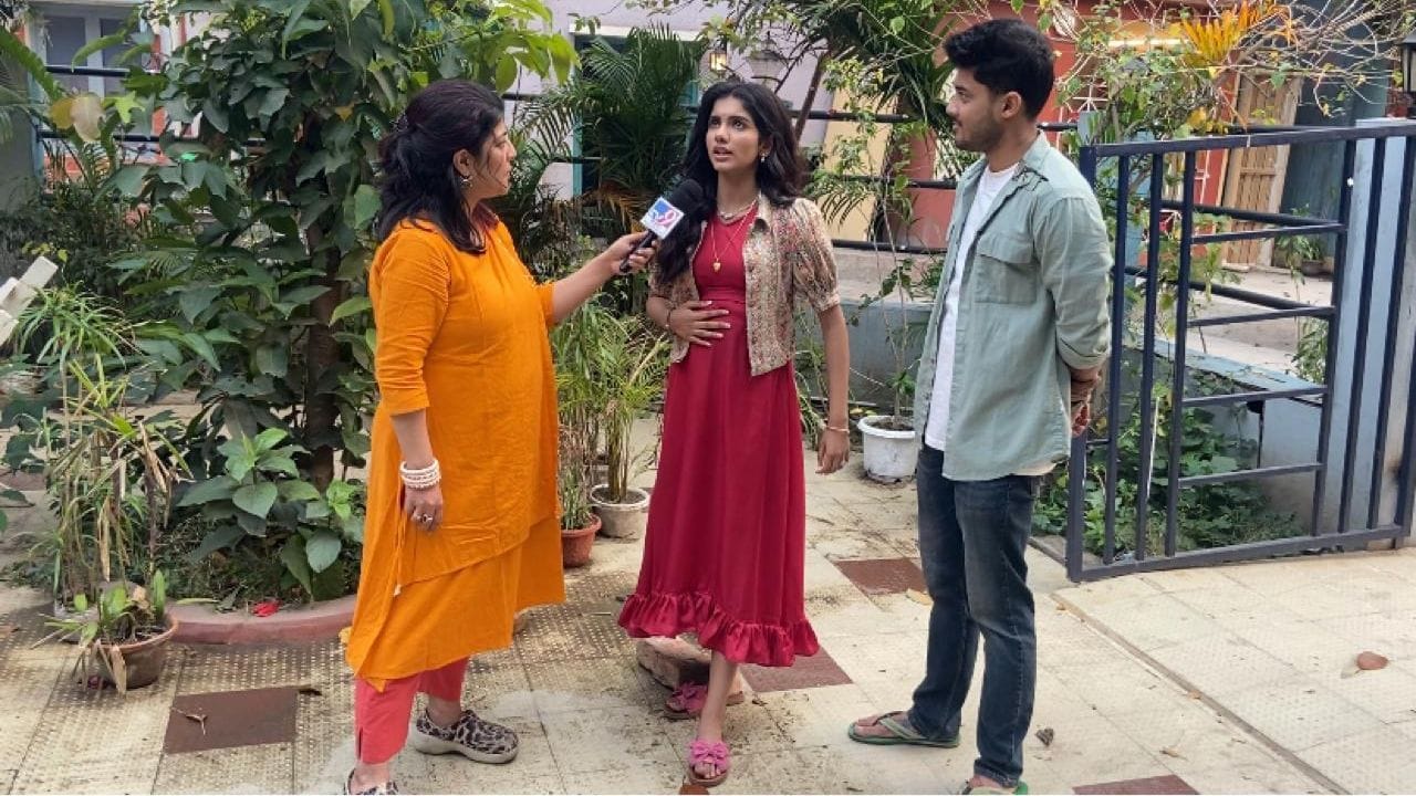 'মাঝে-মাঝে মানে হয় আমি সত্যিই প্রেগন্যান্ট', ১৪ ঘণ্টা অন্তঃসত্ত্বা সেজে এমনই মনে হয় 'তোমাদের রানী'র নায়িকা অভিকা মালাকারের 'মাঝে-মাঝে মানে হয় আমি সত্যিই প্রেগন্যান্ট', ১৪ ঘণ্টা অন্তঃসত্ত্বা সেজে এমনই মনে হয় 'তোমাদের রানী'র নায়িকা অভিকা মালাকারের