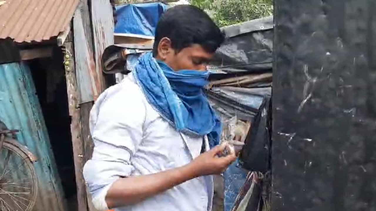 Hooghly: স্কুলে দুয়ারে মাদক! উত্তরপাড়ায় বড় চক্রের পর্দাফাঁস, গ্রেফতার ২ Hooghly: স্কুলে দুয়ারে মাদক! উত্তরপাড়ায় বড় চক্রের পর্দাফাঁস, গ্রেফতার ২