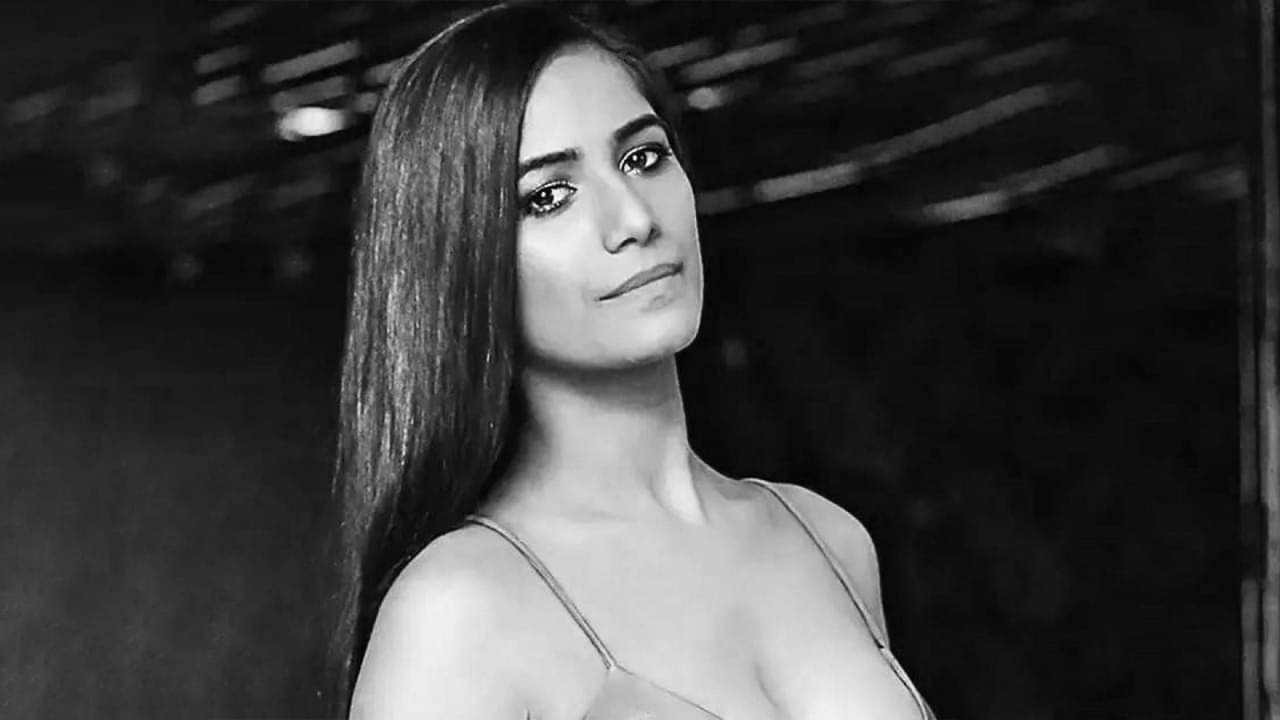 মৃত পুনম পাণ্ডে, ৩২ বছর বয়সী মডেলের ক্যানসারে মৃত্যুর খবর ইনস্টাগ্রামে