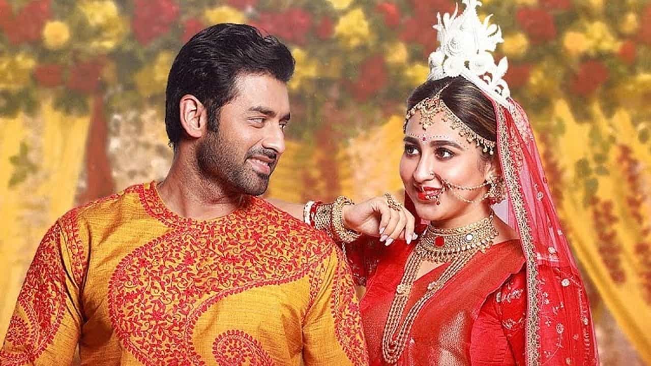 '...হয়ে গিয়েছে, তোমরা জানো না', গোপনেই ঐন্দ্রিলাকে বিয়ে অঙ্কুশের? '...হয়ে গিয়েছে, তোমরা জানো না', গোপনেই ঐন্দ্রিলাকে বিয়ে অঙ্কুশের?