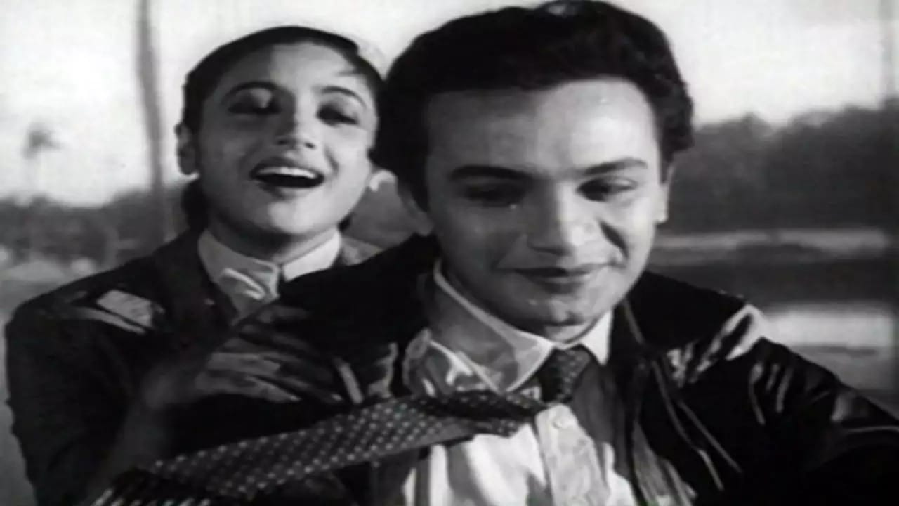 এক সাংবাদিক বহুবার অনুরোধ করায় তাঁর সামনে মুখ খুলেছিলেন সুচিত্রা। জানিয়ে ছিলেন তাঁর আল ভাল লাগছে না। মন তাঁর বড়ই ভারাক্রান্ত। 