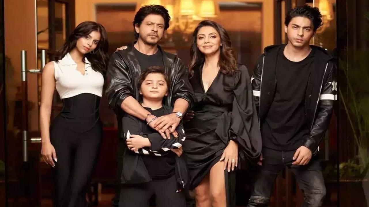 যদিও একটি ঘটনাই মাত্র শেয়ার করে নিয়েছিলেন সকলের সঙ্গে শাহরুখ খান। পরবর্তীতে তাঁকে আর দেখা যায়নি গৌরীর বিরুদ্ধে কোনও মন্তব্য করতে।