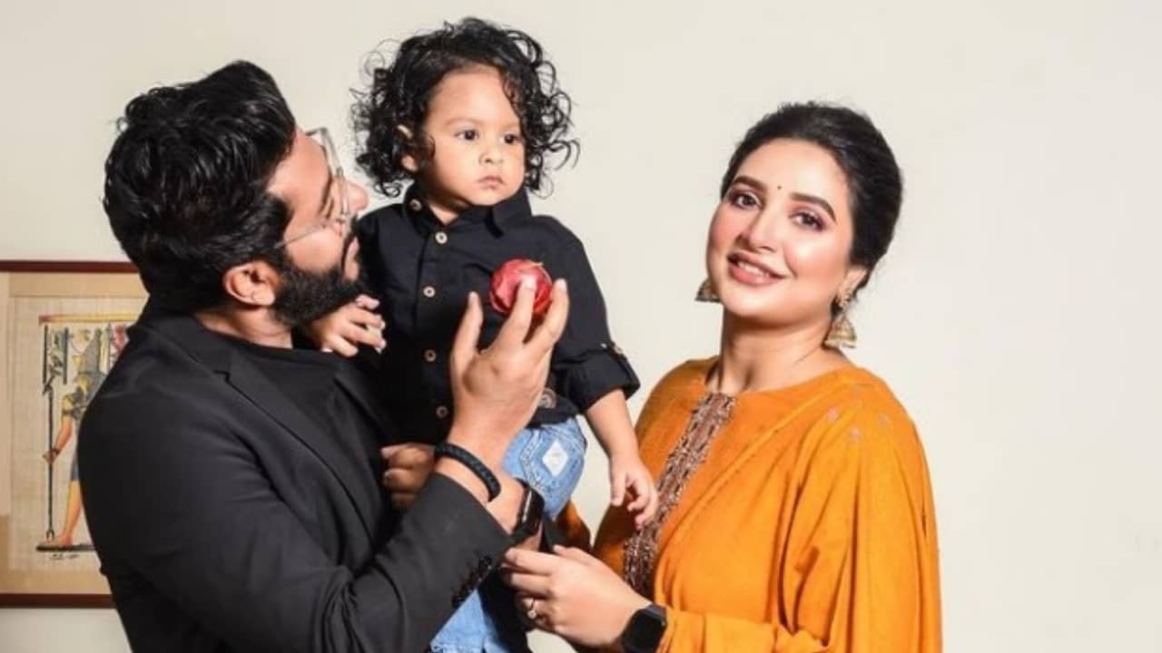 ছোট্ট ইউভান বাজিয়ে শোনাচ্ছে..., রাজপুত্রের ট্যালেন্ট দেখে মুগ্ধ নেটপাড়া