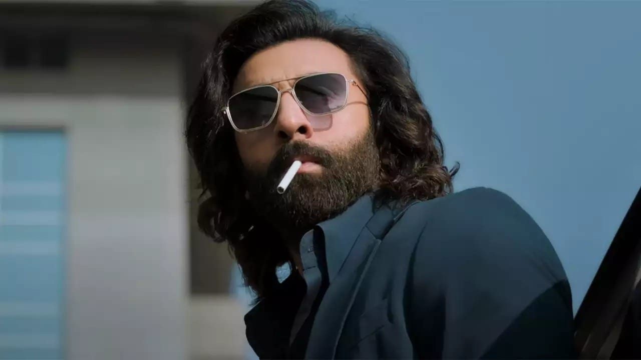 আমি সব সময় শেষ বেঞ্চে বসতাম। আমি দুষ্টু ছেলে ছিলাম। আমি বারান্দায় দুষ্টুমি করছিলাম। হঠাৎ ওপরে দেখি প্রিন্সিপাল দাঁড়িয়ে। আমাদের স্কুলে আমাদের খুব মারা হতো।