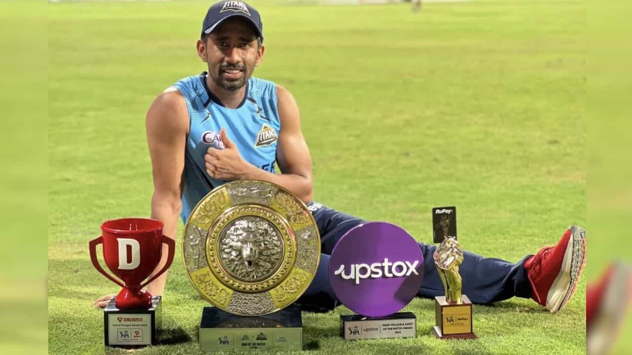 Wriddhiman Saha: ঈশান-শ্রেয়স ইস্যুতে মুখ খুললেন ঋদ্ধিমান সাহা, কী বলছেন? Wriddhiman Saha: ঈশান-শ্রেয়স ইস্যুতে মুখ খুললেন ঋদ্ধিমান সাহা, কী বলছেন?