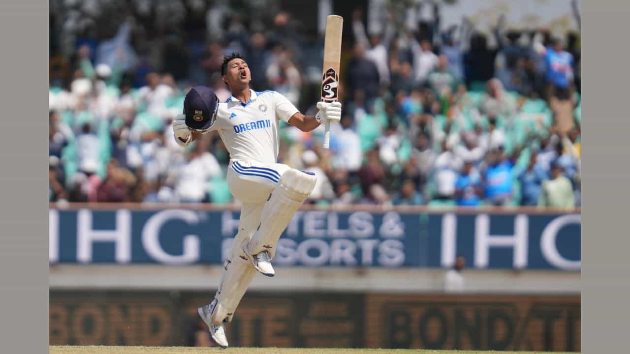 ICC Test Rankings: ক্যাপ্টেনকেও পিছনে ফেললেন যশস্বী, টেস্ট ব়্যাঙ্কিংয়ে কোথায় পৌঁছলেন ধ্রুব? ICC Test Rankings: ক্যাপ্টেনকেও পিছনে ফেললেন যশস্বী, টেস্ট ব়্যাঙ্কিংয়ে কোথায় পৌঁছলেন ধ্রুব?
