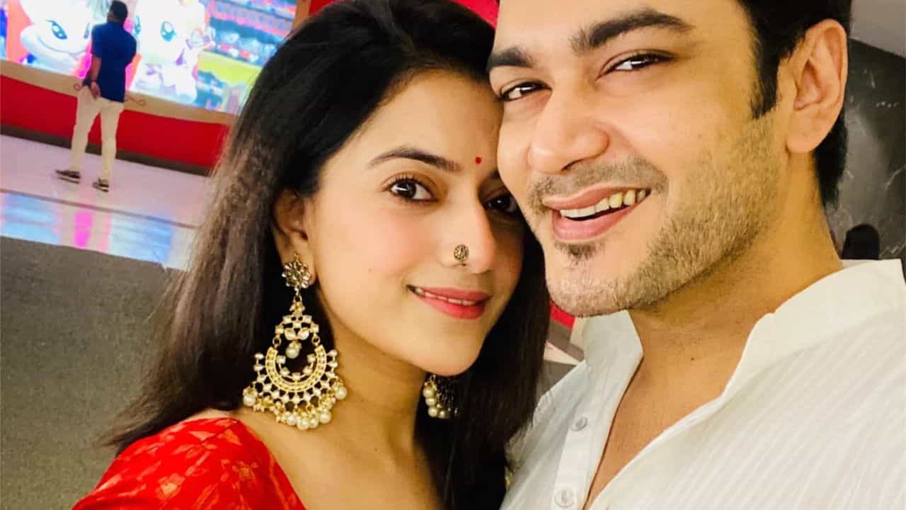 অন্য নায়িকাদের সঙ্গে অভিষেকের 'ঘনিষ্ঠ' দৃশ্য, তাতে কতখানি বিরক্ত নায়কের প্রেমিকা সুরভী? অন্য নায়িকাদের সঙ্গে অভিষেকের 'ঘনিষ্ঠ' দৃশ্য, তাতে কতখানি বিরক্ত নায়কের প্রেমিকা সুরভী?
