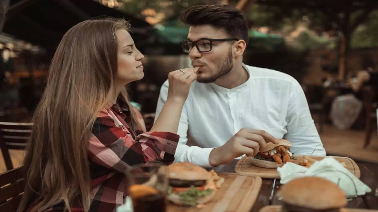 প্রেম সপ্তাহেও সঙ্গীহীন? পছন্দের সঙ্গিনীর সঙ্গে করুন ডেট, শুনবে সব আবদার!