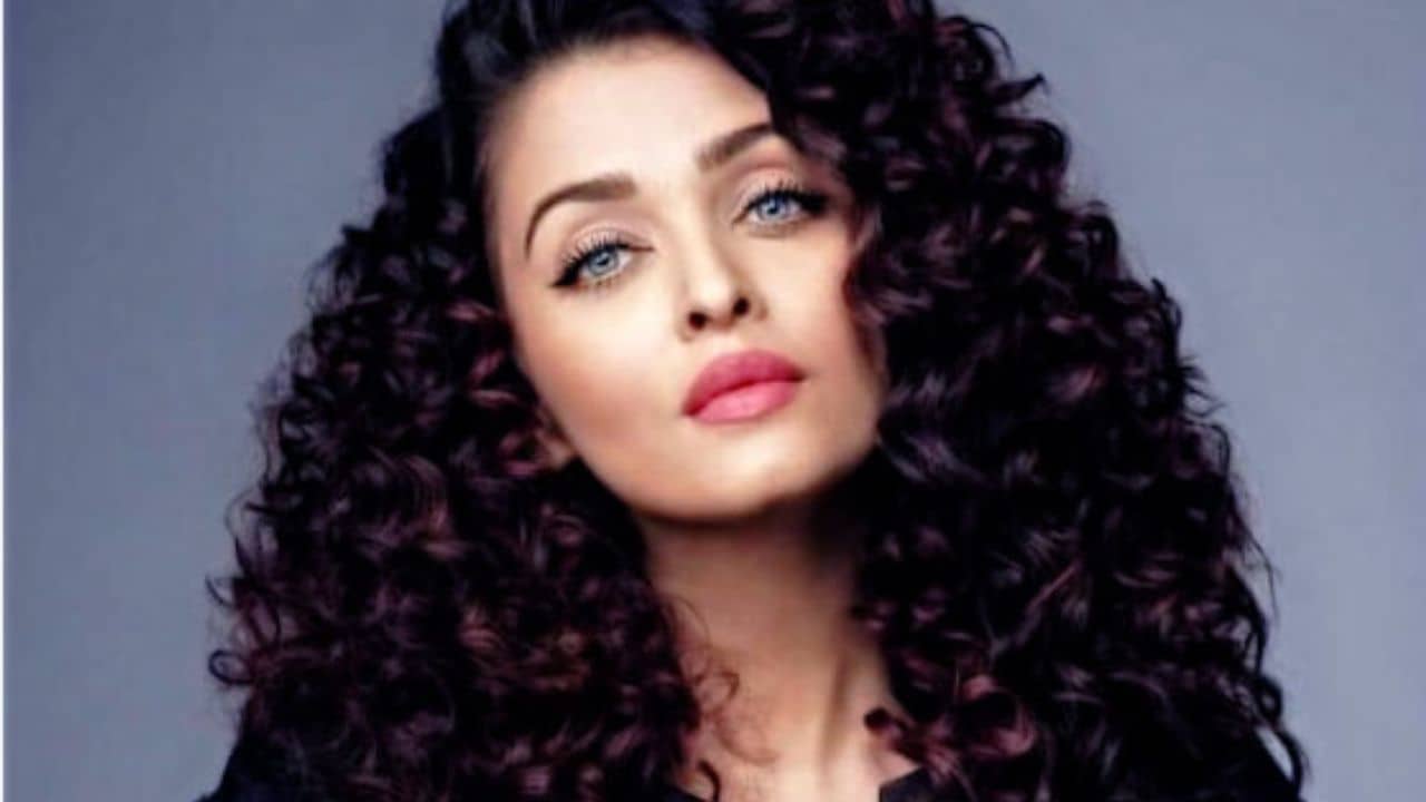 কেন করলেন এমন, বহুদিন পর ঐশ্বর্যাকে দেখে কেন ক্রুদ্ধ ভক্তরা?