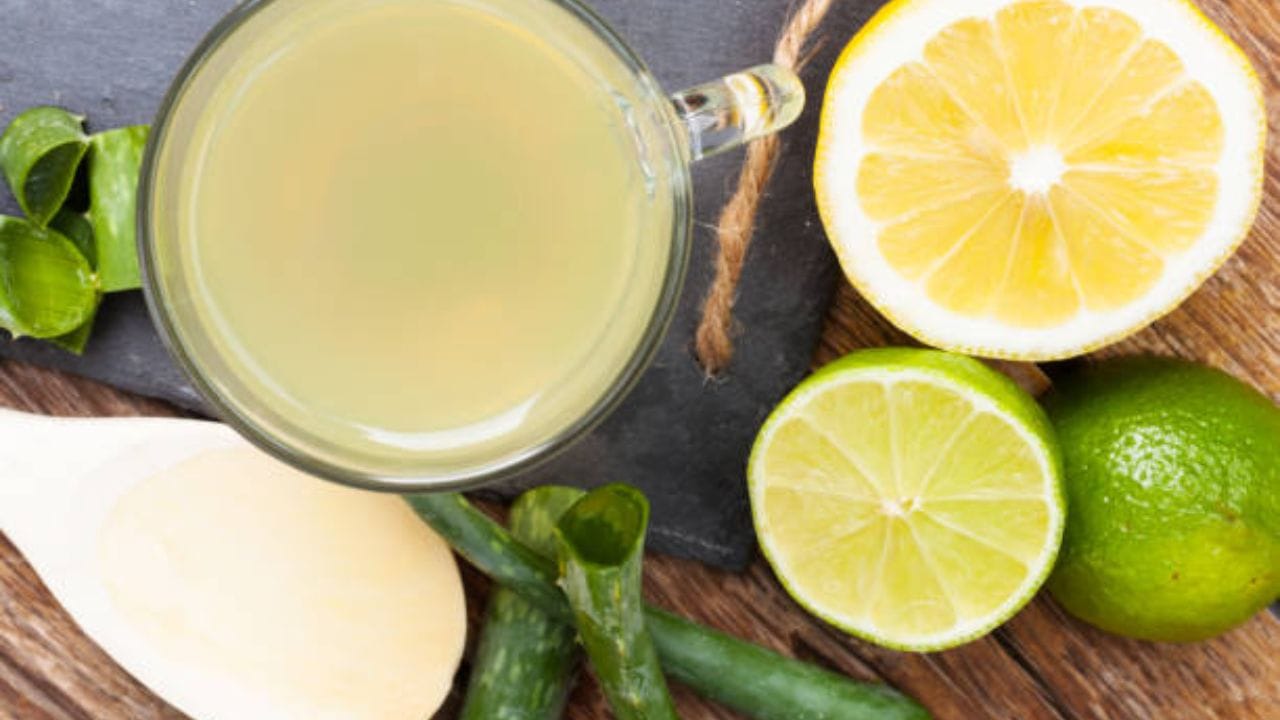 স্বাদ ও গুণাগুণ বাড়াতে আপনি অ্যালোভেরার রসের সঙ্গে লেবুর রস মিশিয়ে ব্যবহার করবেন। মেদ ঝরাতে চাইলে এই উপায়ে অ্যালোভেরার রস খেলে দ্রুত ফল পাবেন।