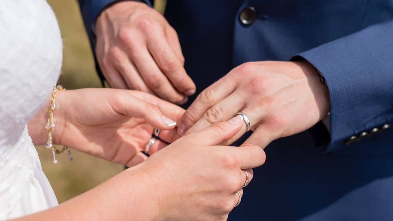 Vallentines Day: ভ্যালেন্টাইন্স ডে-তেই আংটি বদল করলেন এই মন্ত্রী