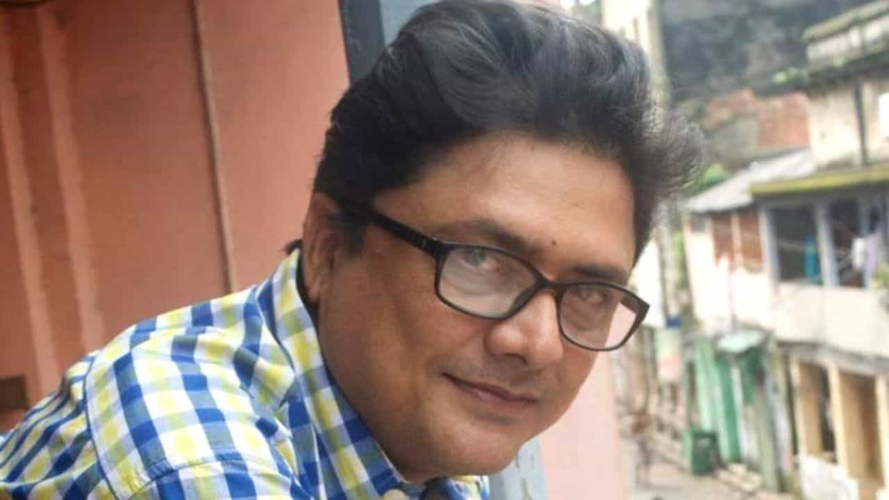 'স্ত্রী অন্তঃসত্ত্বা, ১১ মাস কোনও কাজ ছিল না আমার', ঋতুপর্ণার প্রথম নায়কের এমন অবস্থা হল কেন? 'স্ত্রী অন্তঃসত্ত্বা, ১১ মাস কোনও কাজ ছিল না আমার', ঋতুপর্ণার প্রথম নায়কের এমন অবস্থা হল কেন?