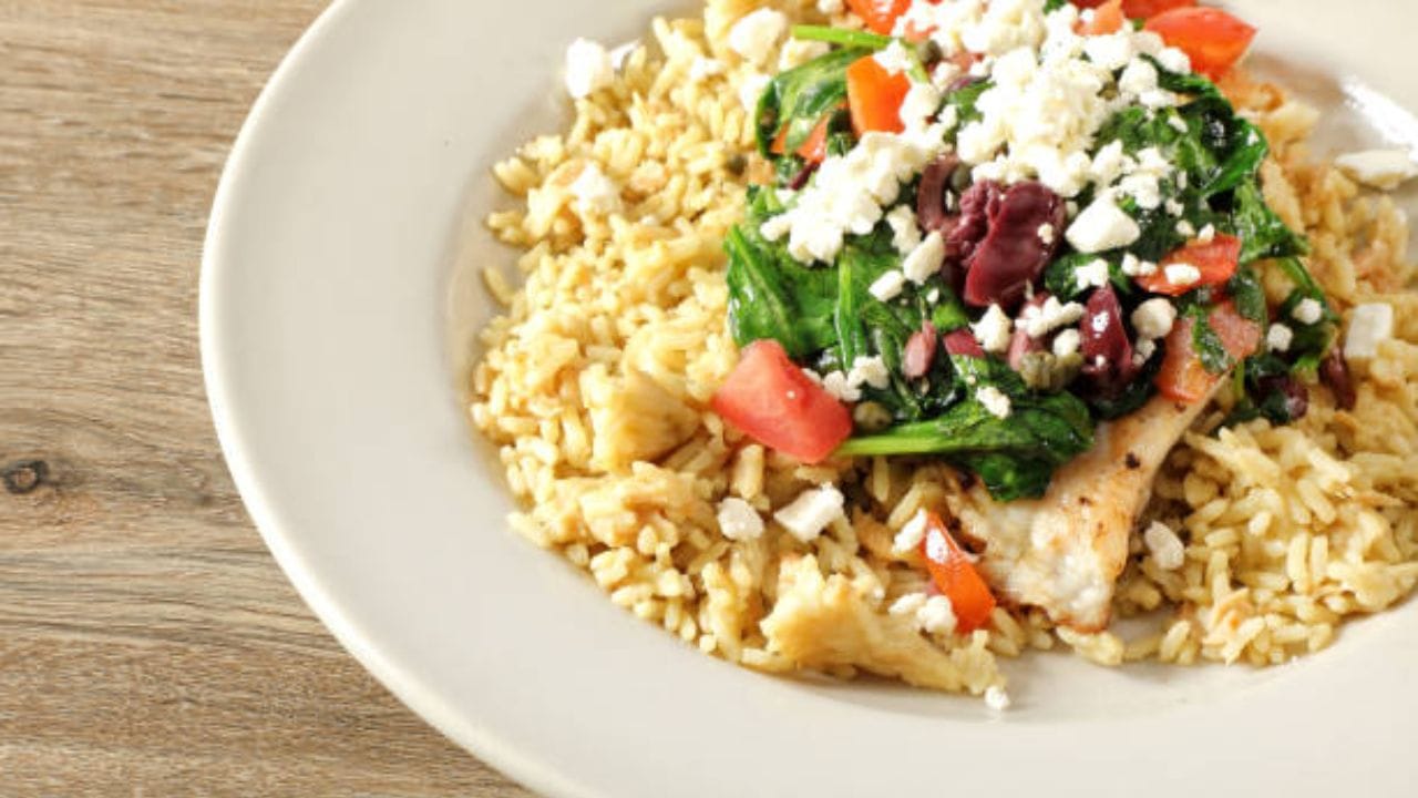 ফাইবার, অ্যান্টিঅক্সিডেন্ট ও ফাইটোকেমিক্যাল রয়েছে ব্রাউন রাইসের মধ্যে। গবেষণায় দেখা গিয়েছে, এসব উপাদানগুলো হৃদরোগের ঝুঁকি কমাতে সাহায্য করে। ব্রাউন রাইস খেলে কোলেস্টেরলের মাত্রা, রক্তচাপ নিয়ন্ত্রণে থাকে। এভাবে হার্টের স্বাস্থ্যকেও ভাল রাখে। 