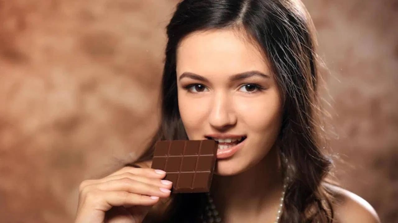 প্রচুর পরিমানে চকোলেট খান? উপহারে কেউ চকোলেট দিলেই খুশিতে ডগমগ করেন। জানেন কি এই চকোলেটই আপনার মৃত্যুর কারণ হতে পারে। 