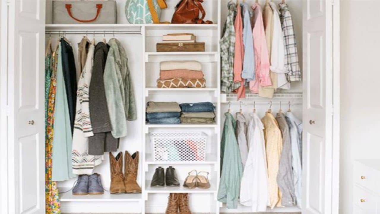 Vastu Tips for Wardrobe: বাস্তুমতে আলমারিতে রাখুন এই ৪ জিনিস, অর্থসঙ্কট পালাবে বাপ বাপ বলে