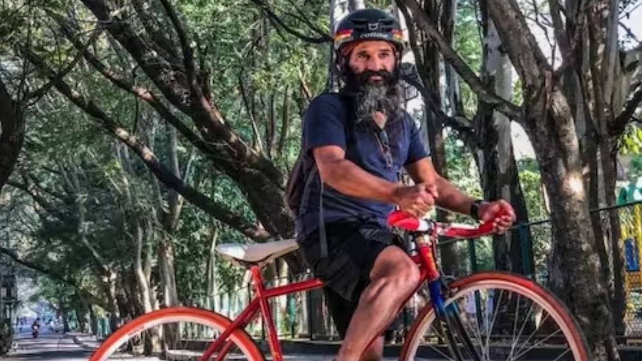 Cyclist: রোজ ১০০ কিমি সাইকেল চালাতেন বেঙ্গালুরুর এই ব্যক্তি
