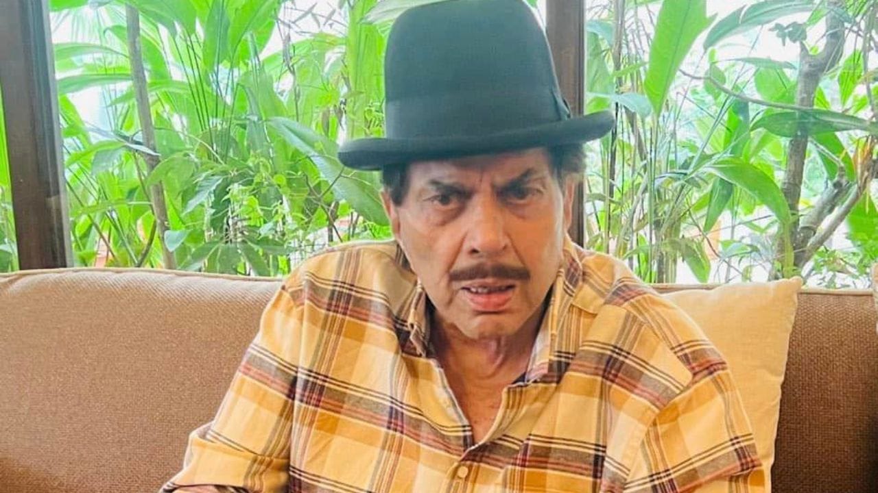 সেদিনকার সেই ছেলেটা, যাঁর হাতে ৫১ টাকা ছিল পারিশ্রিত, তাঁর বর্তমান সম্পত্তির মূল্য জানেন। ৪৫০ কোটি টাকা। টাকার গদির উপর বসে আছেন ধর্মেন্দ্র।