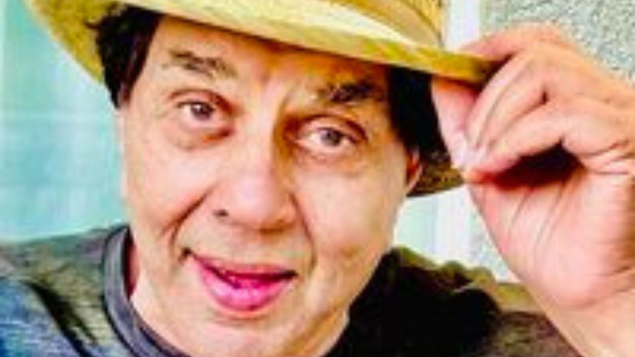 তারপর থেকে একে-একে বহু সিনেমায় সুযোগ আসতে শুরু করে ধর্মেন্দ্রর। তিনি ধীরে ধীরে হয়ে ওঠেন বলিউডের হি-ম্যান। তৈরি করেন তাঁর সাম্রাজ্য।