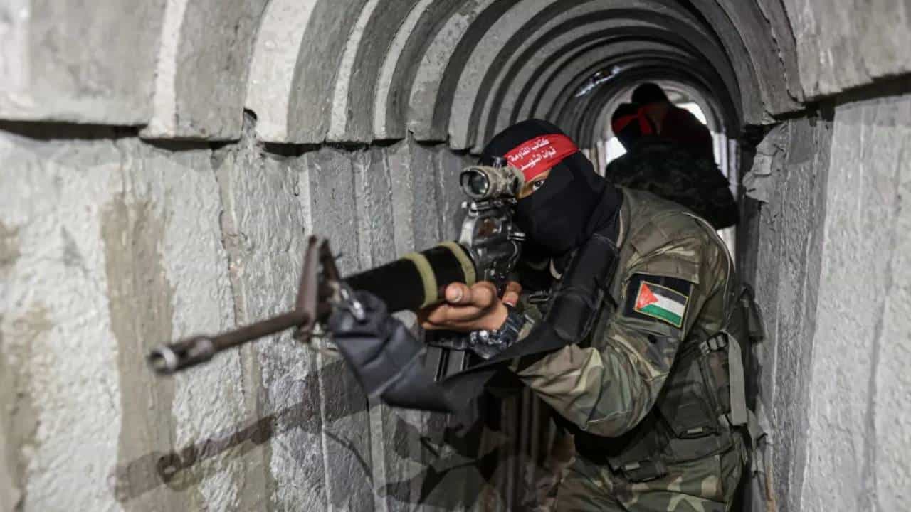 Hamas Tunnel: রাষ্ট্রসঙ্ঘের দফতরের নীচেই হামাসের টানেল, রাফায় ইজরায়েলি হামলায় ৩১ জনের মৃত্যু Hamas Tunnel: রাষ্ট্রসঙ্ঘের দফতরের নীচেই হামাসের টানেল, রাফায় ইজরায়েলি হামলায় ৩১ জনের মৃত্যু