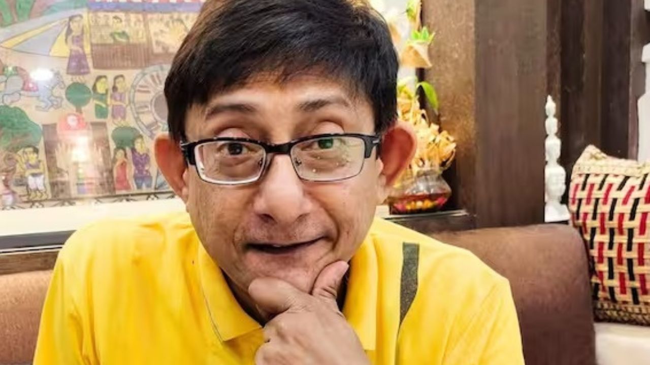 নিম্ন মধ্যবিত্ত পরিবার থেকে উঠে এসেছেন কাঞ্চন মল্লিক। আধপেটা খেয়ে প্রচণ্ড পরিশ্রম করে সাফল্য পেয়েছিলেন তিনি। জনতা এক্সপ্রেস (একদা ইটিভিতে সম্প্রচারিত)-এর মতো নন-ফিকশন গেম শো সঞ্চালনা করে জনপ্রিয় হয়েছিলেন কাঞ্চন।