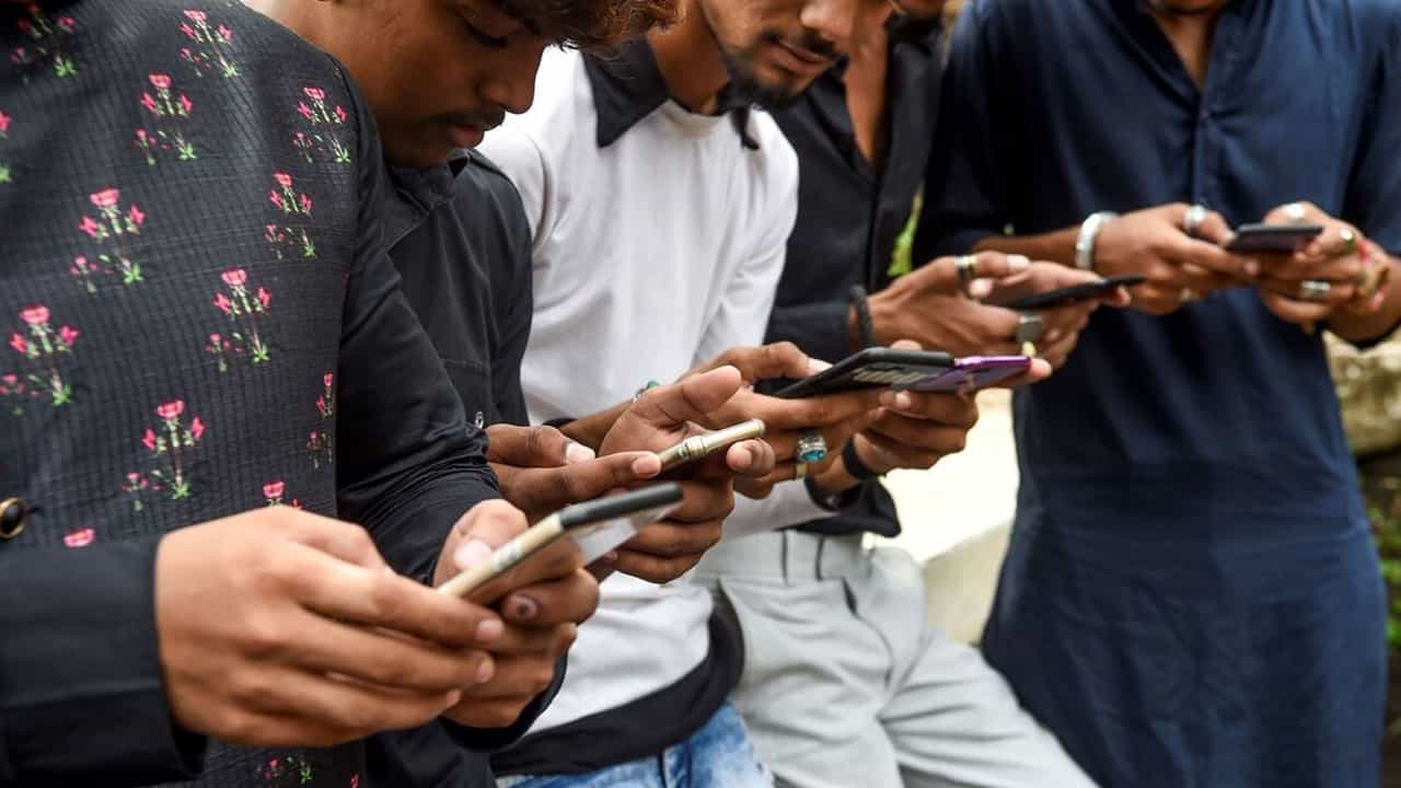 'দ্রুত KYC না করলে বন্ধ হয়ে যাবে ফোন নম্বর', এমন কল কিংবা মেসেজ এলে সাবধান! 'দ্রুত KYC না করলে বন্ধ হয়ে যাবে ফোন নম্বর', এমন কল কিংবা মেসেজ এলে সাবধান!