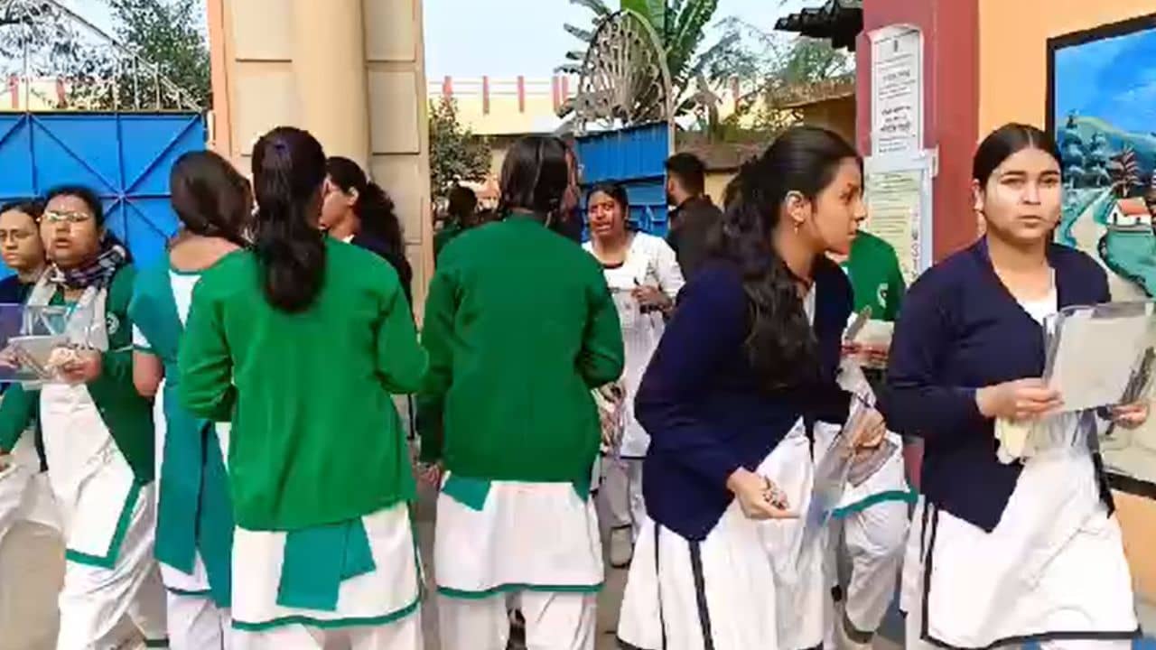 Madhyamik Exam LIVE Updates: ২৫ মিনিটেই ট্র্যাক করা গিয়েছে ২ জনকে, প্রশ্ন পত্র ফাঁসে পরীক্ষা বাতিল ২ ছাত্রের