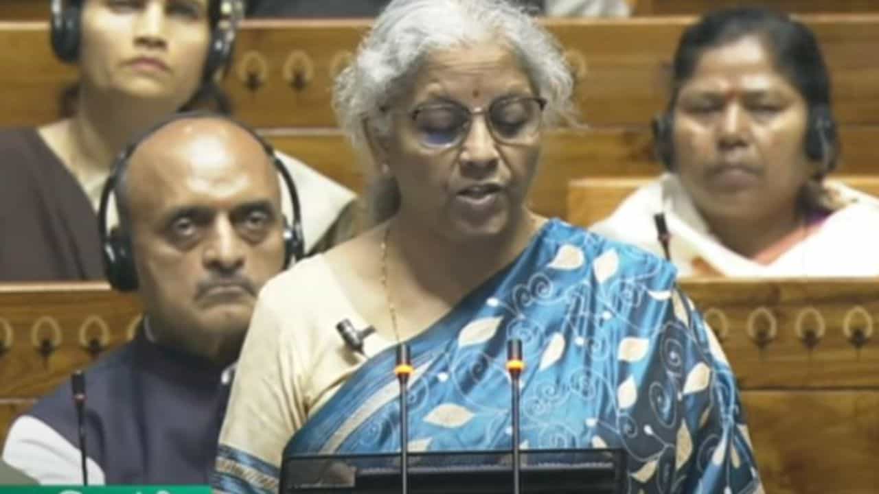 Budget 2024: দেশবাসীর গড় আয় ৫০ শতাংশ বৃদ্ধি পেয়েছে, বাজেট-বক্তৃতায় বললেন সীতারমণের Budget 2024: দেশবাসীর গড় আয় ৫০ শতাংশ বৃদ্ধি পেয়েছে, বাজেট-বক্তৃতায় বললেন সীতারমণের