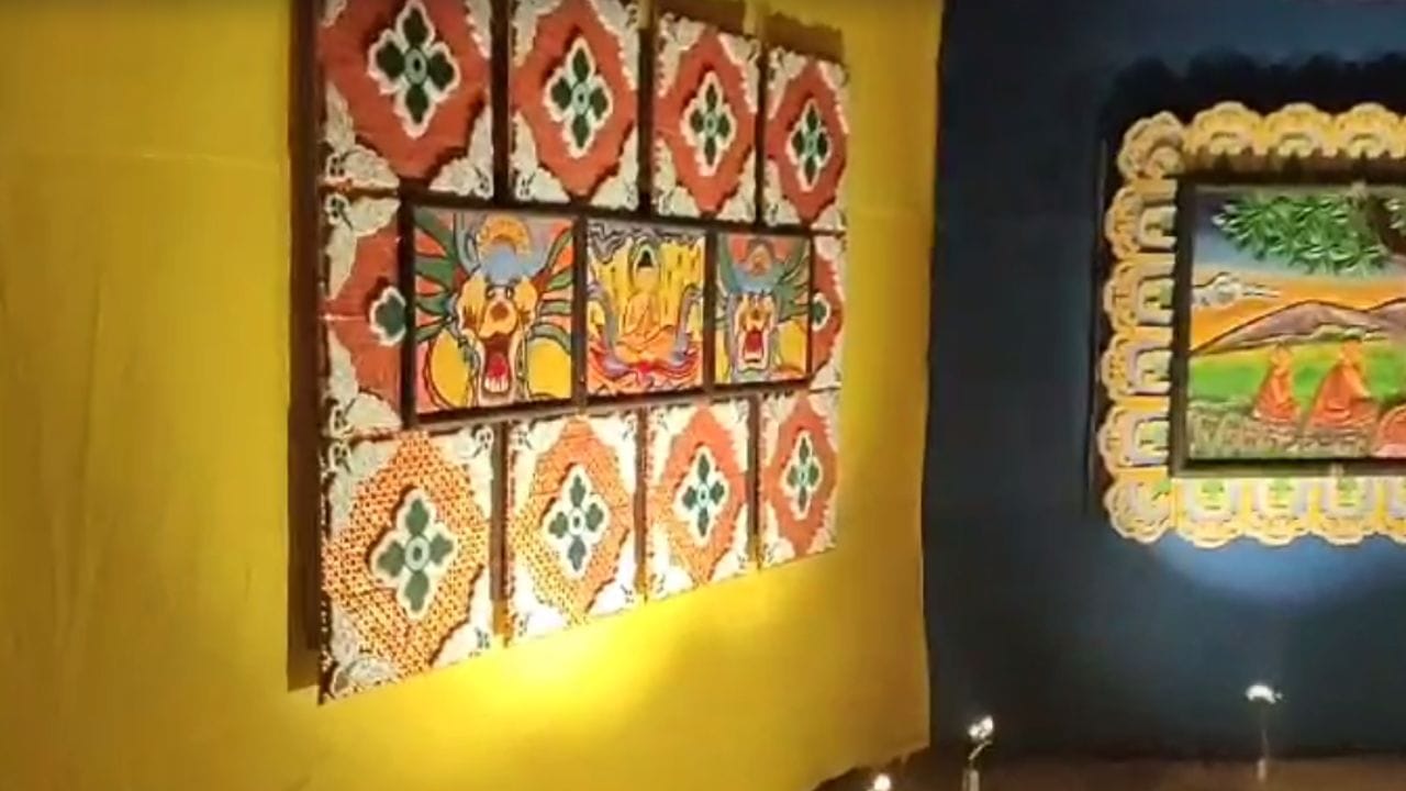 সময়ের সঙ্গে সঙ্গে ধরন বদলেছে সরস্বতী পুজোর। এসেছে আধুনিকতার ছোঁয়া। তবু শাড়ি, খিচুড়ি খাওয়া, স্কুলে যাওয়া- এই সব আনন্দ আজও অমলিন।