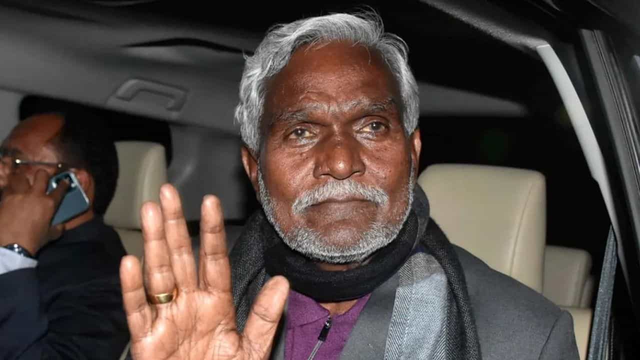 Video: চম্পাইকে মুখ্যমন্ত্রী করার জন্য সময় নিলেন রাজ্যপাল, বিধায়কদের অন্য রাজ্যে নিয়ে যাচ্ছে শাসকদল Video: চম্পাইকে মুখ্যমন্ত্রী করার জন্য সময় নিলেন রাজ্যপাল, বিধায়কদের অন্য রাজ্যে নিয়ে যাচ্ছে শাসকদল