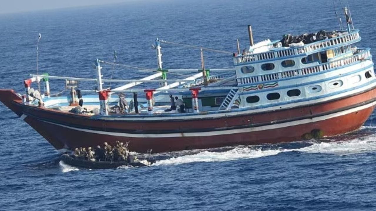 Indian Navy: আরব সাগরে আরও এক সাফল্য ভারতীয় রণতরীর, অপহৃত ভেসেল-সহ ...