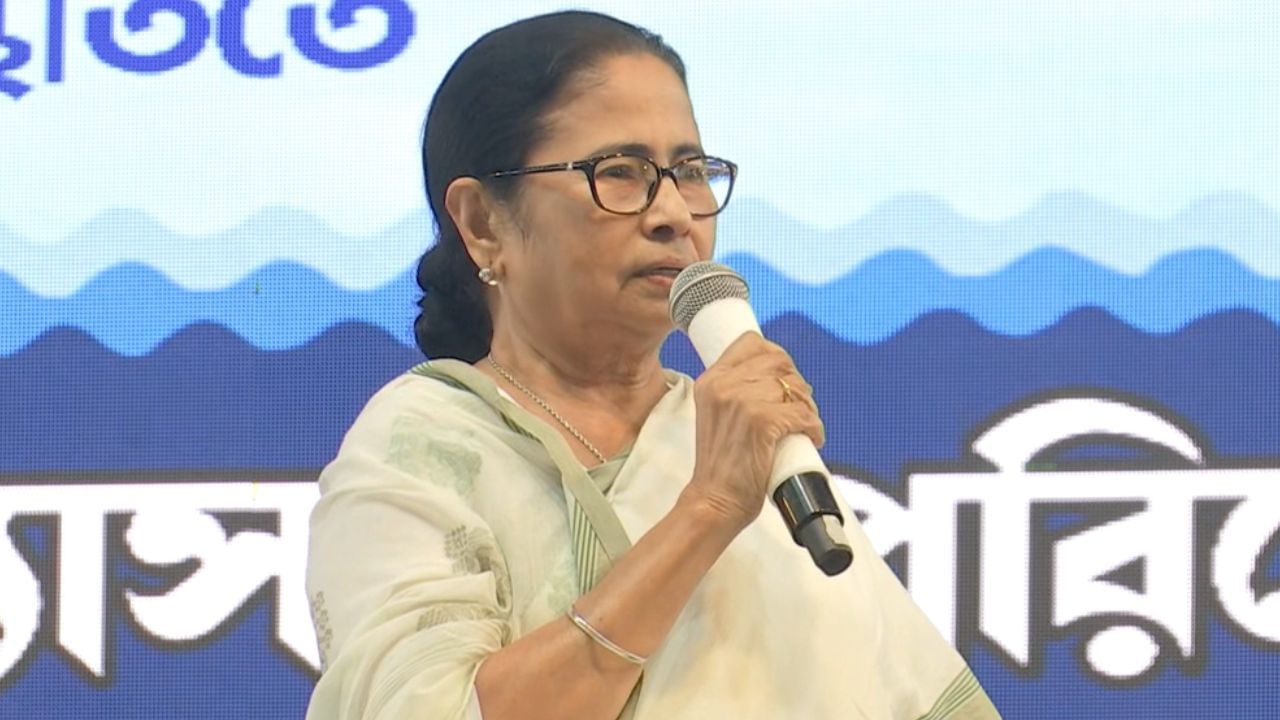 Mamata Banerjee আধার ডিঅ্যাক্টিভেট হলে লক্ষ্মীর ভাণ্ডার বন্ধ মমতা জানিয়ে দিলেন কী হবে 0199