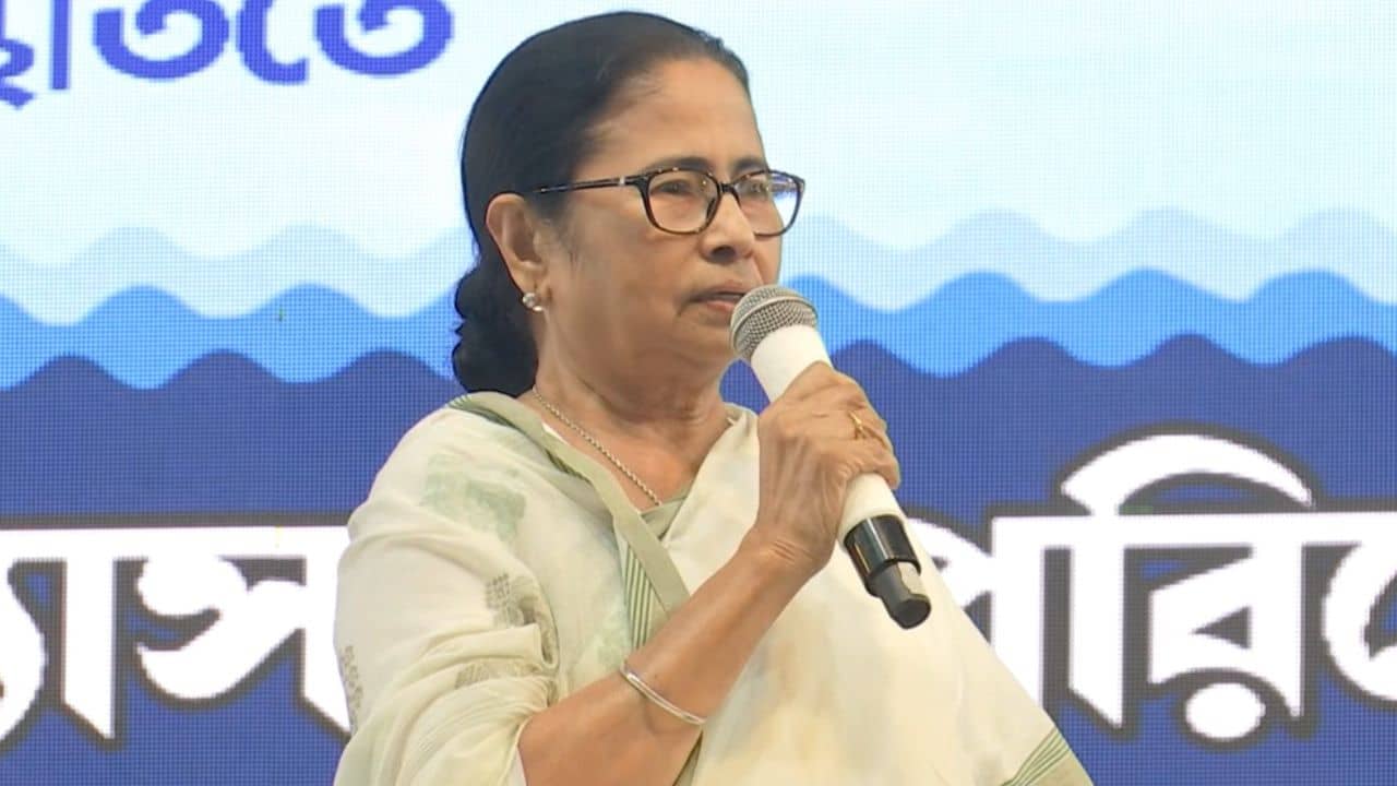 Mamata Banerjee: আধার ডিঅ্যাক্টিভেট হলে লক্ষ্মীর ভাণ্ডার বন্ধ? মমতা জানিয়ে দিলেন কী হবে...