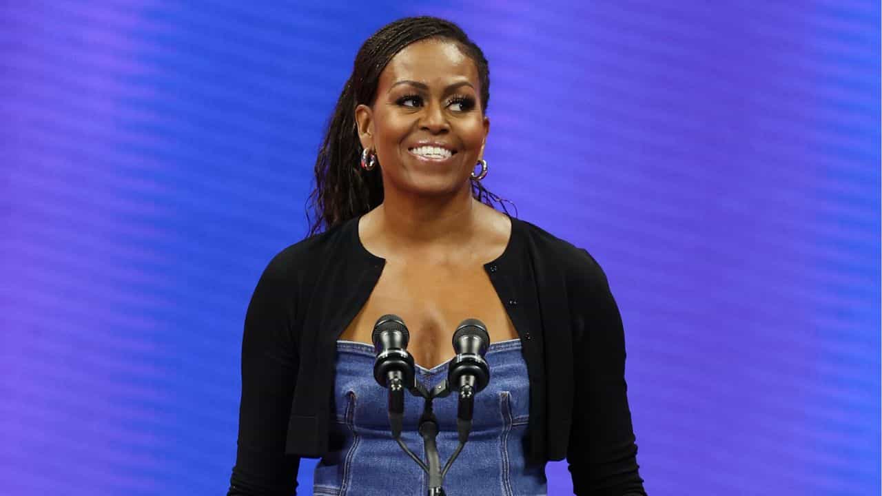 Michelle Obama: প্রেসিডেন্ট হওয়ার দৌড়ে এবার মিশেল ওবামা? কোন পথে আমেরিকার নির্বাচন Michelle Obama: প্রেসিডেন্ট হওয়ার দৌড়ে এবার মিশেল ওবামা? কোন পথে আমেরিকার নির্বাচন