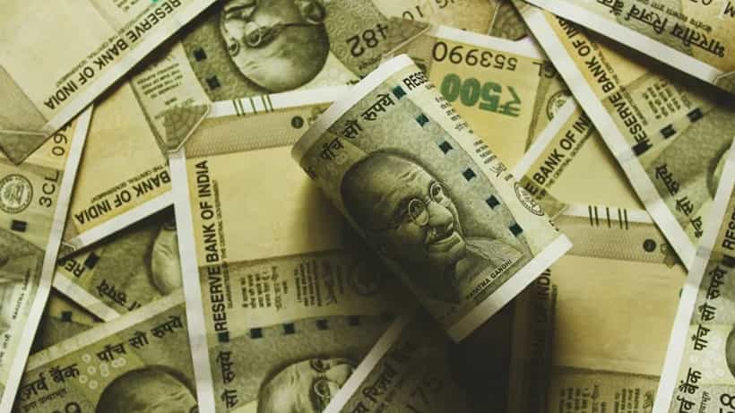 Fixed Deposit: এই ব্যাঙ্কগুলিতে এক বছরের FD-তে সবচেয়ে বেশি লাভ, কত রিটার্ন মিলবে জানুন