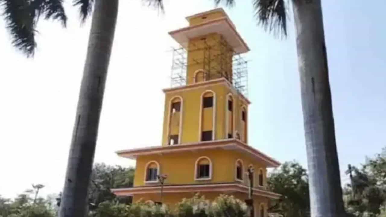 Vedic Clock: শুধু সময় নয়, এই ঘড়িতে দেখা যাবে তিথি-নক্ষত্রও, কোথায় বসানো হচ্ছে? Vedic Clock: শুধু সময় নয়, এই ঘড়িতে দেখা যাবে তিথি-নক্ষত্রও, কোথায় বসানো হচ্ছে?